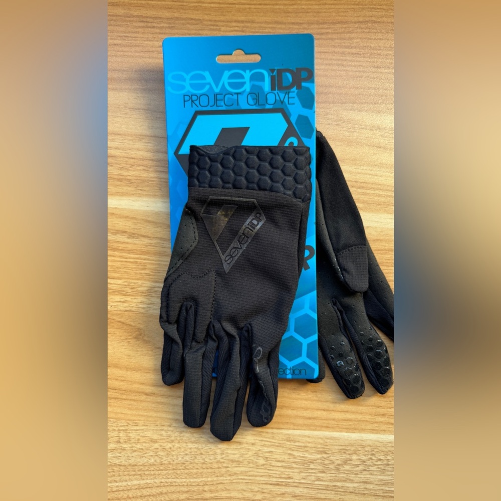 7iDP Project MTB glove - Black - Small